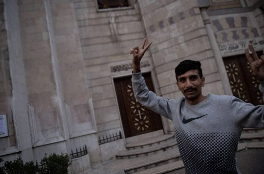 Esad rejimi bitti Suriye’de yeni dönem başladı: Şam’da halk sokaklara akın etti 3